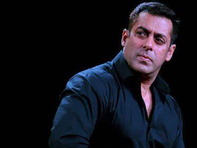Is Salman Khan upset with Rajkumar Santoshi? - TOI Etimes