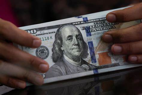 US dollar’s safe haven halo flickers amid Fed, fiscal and trade jitters - Reuters poll