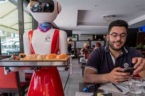 High-tech mechanical waiters popping up in local restaurants