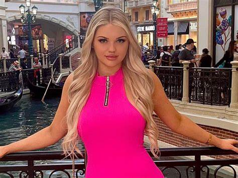 She Earns $130K On OnlyFans And Has A Master's Degree In Business. Still, She's Looking To Switch Careers Because 'The Job Is Boring'
