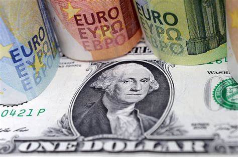 Dollar outshines euro, sterling amid European bank jitters - Reuters