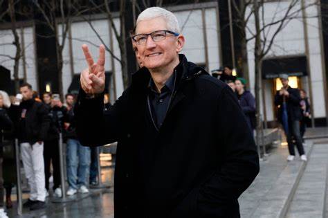 Apple Delivers Better-Than-Expected iPhone Sales, Announces $100B Buyback