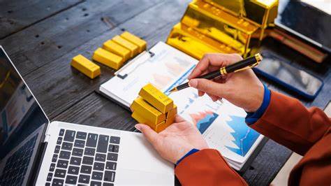 Gold Slides as Analysts Mull Further Drop-Off