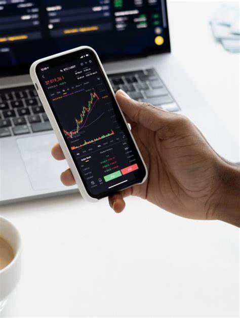 Emergence of 'finfluencers' helps raise awareness about finance, but licensed advisors question knowledge, partiality of some - TODAY