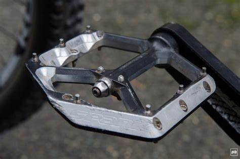Group Test: 14 of the Latest & Greatest Flat Pedals Reviewed - Pinkbike.com