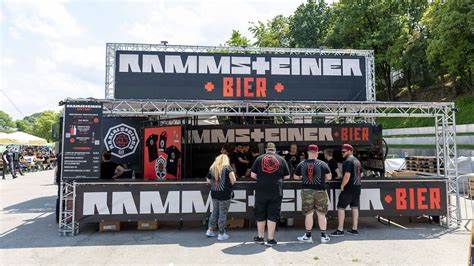 Sechs von acht in Top 100 Rammstein-Alben stürmen die Charts