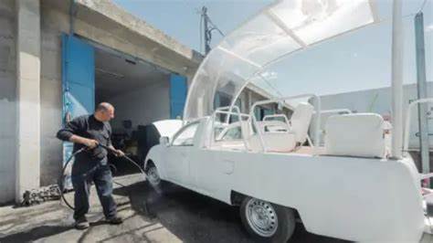 Pope Francis's popemobile set to become health clinic for Gaza children