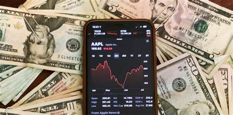 The Dollar Recovers. Wall Street Says Dump It