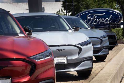 Ford stock choppy after automaker pulls guidance citing $1.5B tariff impact