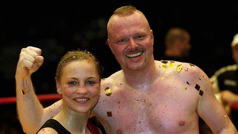 Stefan Raab gegen Regina Halmich: Warum heißt der Boxkampf „DER CLARK FINAL FIGHT”?