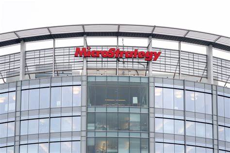MicroStrategy buys $243m Bitcoin, ups holdings to 450k coins - crypto.news
