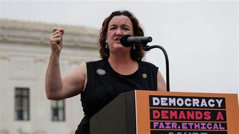 Crypto super PAC unloads on Katie Porter in California Senate race - Axios