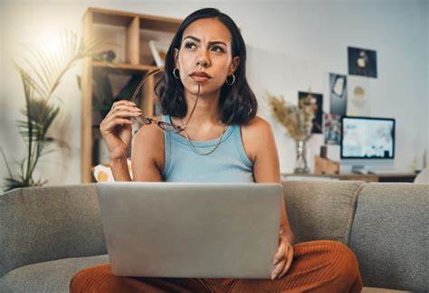 Down Nearly 30% in 2025: Is Reddit Stock a Buy?