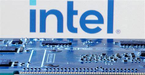 Intel attracts interest for test chips using new manufacturing process