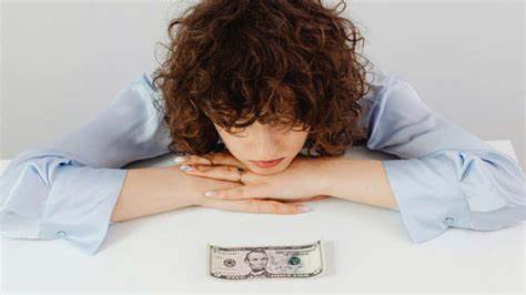 6 Money Habits the Middle Class Think Are Normal — But Are Keeping Them Broke