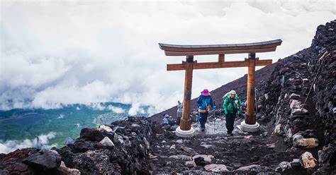 Man rescued from Mount Fuji twice in one week