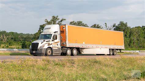 Tariffs trim Schneider National’s 2025 growth expectations