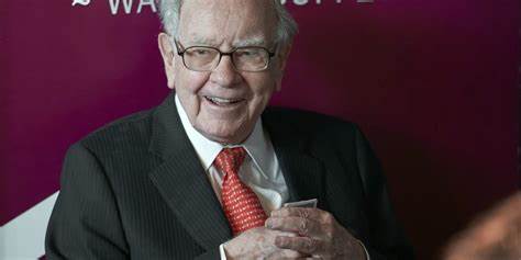 Did Warren Buffett Use Berkshire Hathaway's $334 Billion in Cash to Buy His Favorite Stock? We're About to Find Out