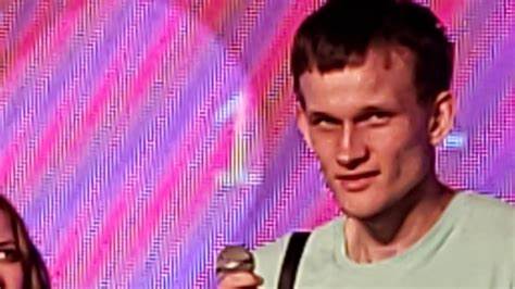 Vitalik Buterin sings at Token2049, highlights low L2 fees as ETH milestone - Cointelegraph