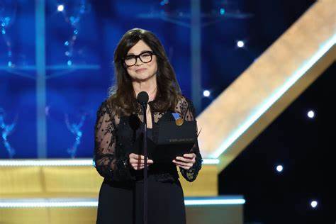 Valerie Bertinelli Posts Stunning and Rare Swimsuit Photo: ‘Patiently Waiting for Fall Equinox’ - Yahoo Entertainment