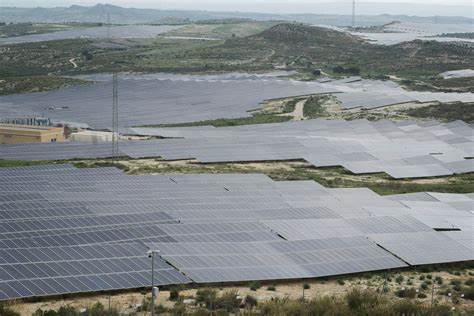 US tariffs, Europe slowdown reshape global solar panels trade