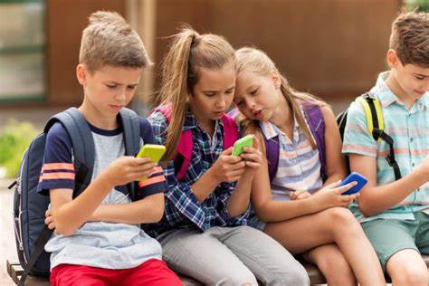 New York state budget to include school cellphone ban