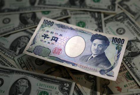 Yen Makes Small Gain After BOJ Stands Pat, Says It’s Watching FX