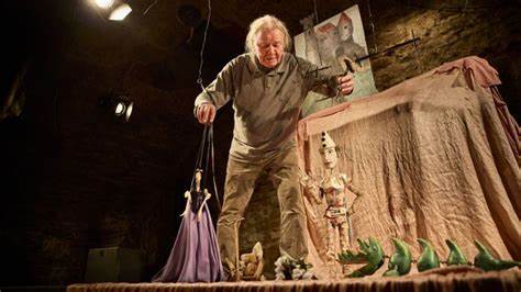 Puppentheater in Waiblingen Ein Tausendsassa zieht viele Fäden