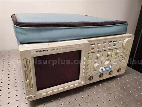 A Tektronix TDS 684B Oscilloscope Uses CCD Analog Memory
