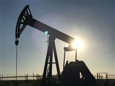 Oil Falls as OPEC+ Weighs Another Major Production Increase
