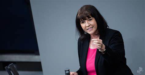 German MP Criticizes Bitcoin Sales, Urges Government to Hold BTC as Reserve Asset - Bitcoin.com News