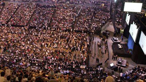 Berkshire Hathaway annual meeting: Buffett set to take the stage in Omaha