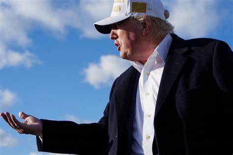 Trump Floats Improbable Income-Tax Cut Tied to Tariffs
