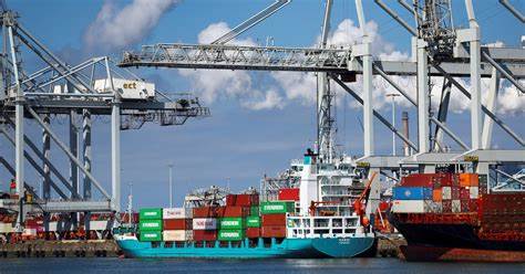 Fed survey finds global trade fight, policy uncertainty top financial stability risks
