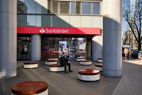 Santander to offload 49% stake in Polish business to Erste for €7bn