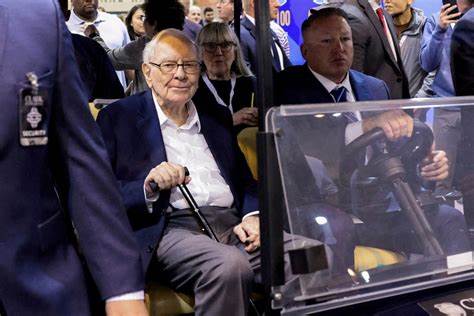 Taiwan dollar leaps; Buffett to step down