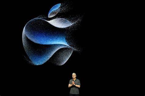 Apple stock slips after company warns of $900 million tariff headwind