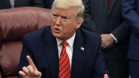 Trump Goes on Friday Pardon Spree for Crypto, Media Heads