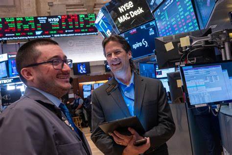 Stock market today: S&P 500, Nasdaq build on record highs as Powell testimony keeps rate cut hopes alive - Yahoo Finance