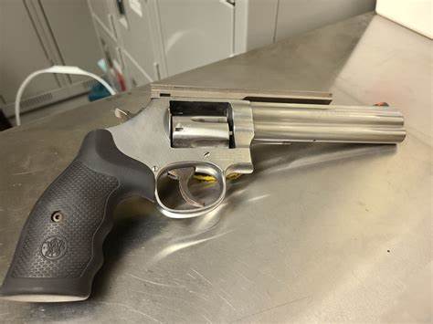 3 people charged after police seize loaded gun from Muskoka home: OPP