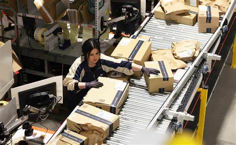 Oppenheimer Cuts Amazon Target Price 15% Ahead of Earnings Release