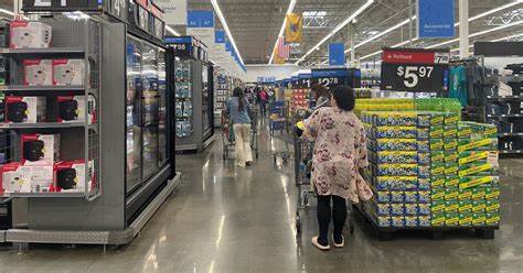 US consumer confidence plunges in April