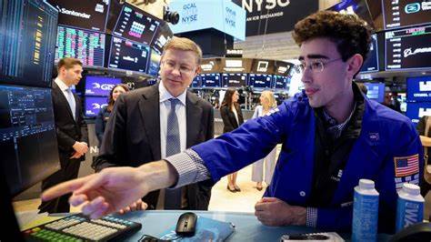 Wall Street stocks buoyed by strong economic data, possible US-China trade talks