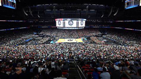 Judge puts $2.78 billion NCAA settlement on hold