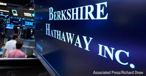 Berkshire Hathaway Stock Moves on Buffett’s Exit News. Here’s How It’s Trading Today