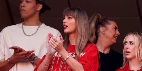 The Lip Reading of Taylor Swift and Travis Kelce at the US Open You've Been Waiting For - Yahoo Entertainment