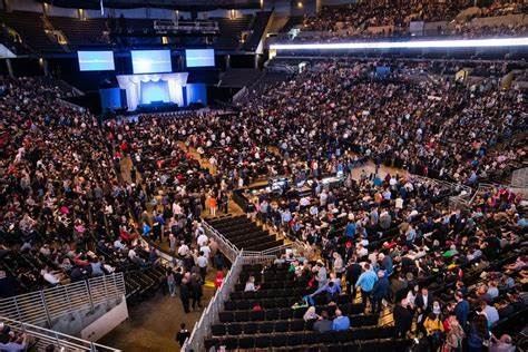 Berkshire Hathaway annual meeting: Buffett takes the stage in Omaha