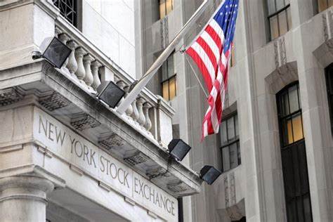 US Stock Futures Edge Higher Tuesday: Expert Warns Of 'Perfect Volatility Storm' With Major Earnings And Economic Data Due This Week