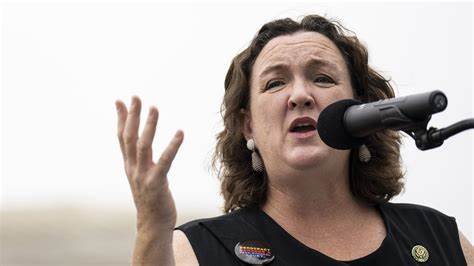 Crypto PAC Jumps Into Senate Race, Opposing Katie Porter in California - The New York Times