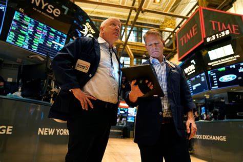 Stock market today: Dow nabs 8th straight winning session, S&P 500 marches back toward record high - Yahoo Finance